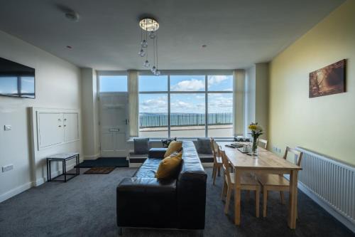 Tenby Apartment | Seaside Tenby North Beach Apartment with Parking & Views