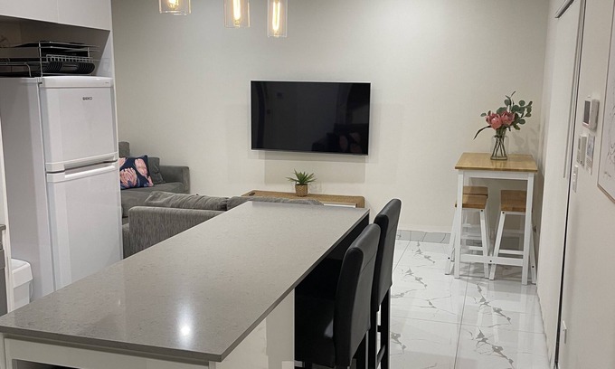 Villawood House | Prime Location Near Sydney's Iconic Attractions & Family Amenities