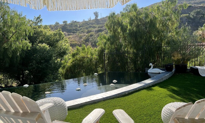 Malibu House | Central Vineyard: Family-Friendly with Pool & Ocean Views