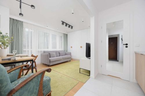 Centrum Apartment | Central Warsaw Studio with Balcony, near Metro by Noclegi Renters