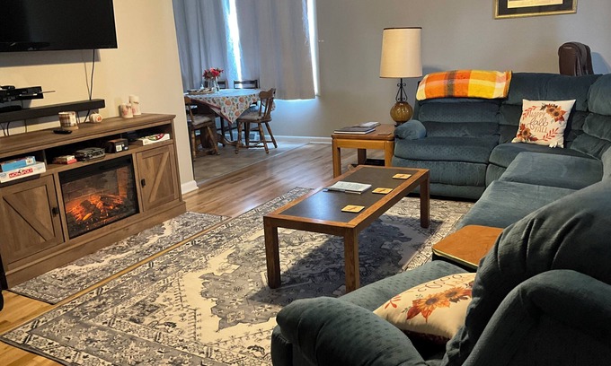 Riverton House | Guest Rated 10/10: Centrally Located Pet-Friendly Home