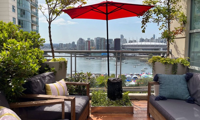 Central Condo | Stunning 3-Bedroom Penthouse with Ocean Views & Patios