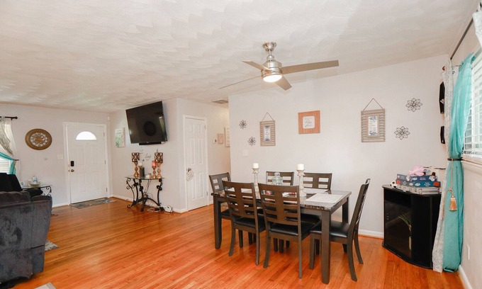 Norfolk - Virginia Beach House | Centrally located 3 BR home, Dog friendly with large backyard!