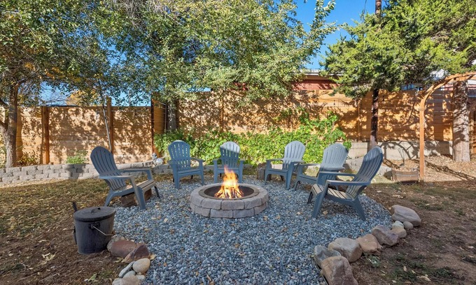 Broomfield House | Prime 3 Bed Master Suite with Firepit & Spa Amenities