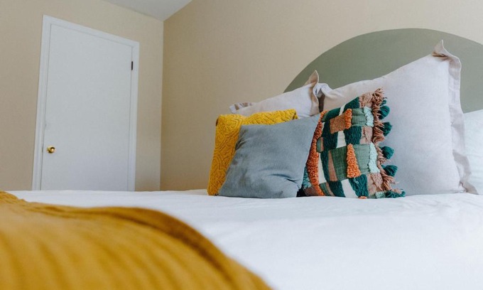 Midtown Apartment | Pet-Friendly 3BR Retreat in Overton Square with Fast WiFi