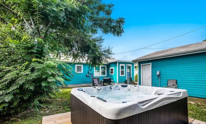 Galveston House | Prime Location Near Ferry with Family-Friendly Amenities