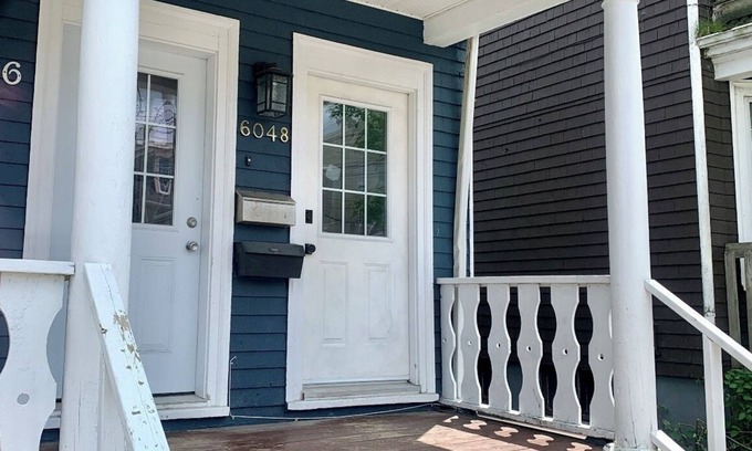 North End House | Centrally Located Blue House