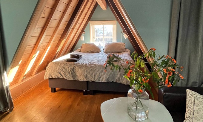 Jordaan Apartment | Top-Rated Renovated Monument Apartment with Pool & Breakfast
