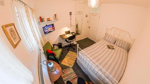 Shacklewell House | Conveniently Located Child-Friendly Room in London