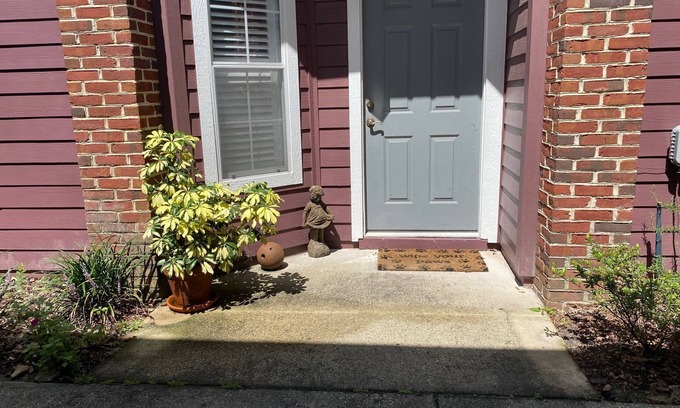 Gainesville Condo | Prime Location Near Gainesville UF with Pool & Breakfast