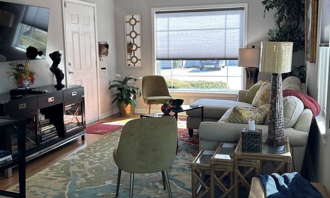 Tulsa House | Family and Pet-Friendly Retreat in Brookside/Gathering Place