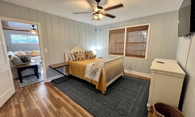 Valdosta House | Prime Location: Fully Renovated Home Near VSU & SGMC