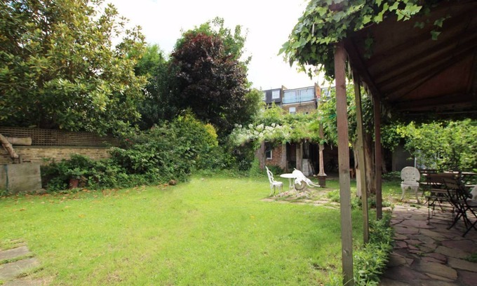 Shaftesbury Apartment | Conveniently Located Garden Flat with Full Kitchen Access