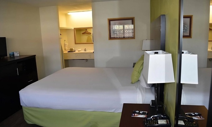 Old Town Hotel | Convenient Downtown San Diego Hotel with FREE Breakfast