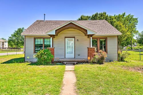 Lawton House | Convenient Lawton Home with Dog-Friendly Amenities!