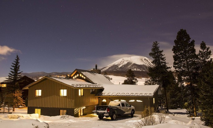 Silverthorne House | Prime Mountain Retreat - Steps from Ski Resorts & Great Amenities