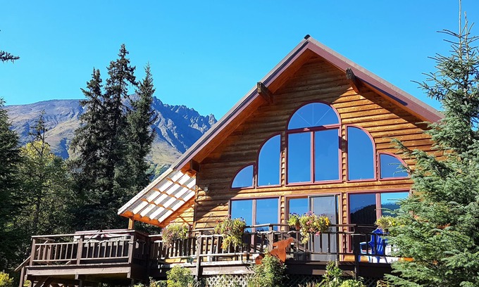Moose Pass Ski Chalet | Private Retreat with Hot Tub & Lake Views in Alaska