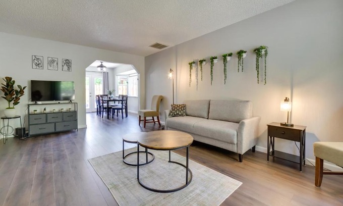 Mira Loma House | Pet-Friendly Reno Retreat with Yard and Spa Amenities