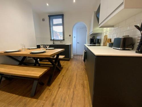 Lincoln House | Prime Location Near Lincoln with Family and Pet Amenities