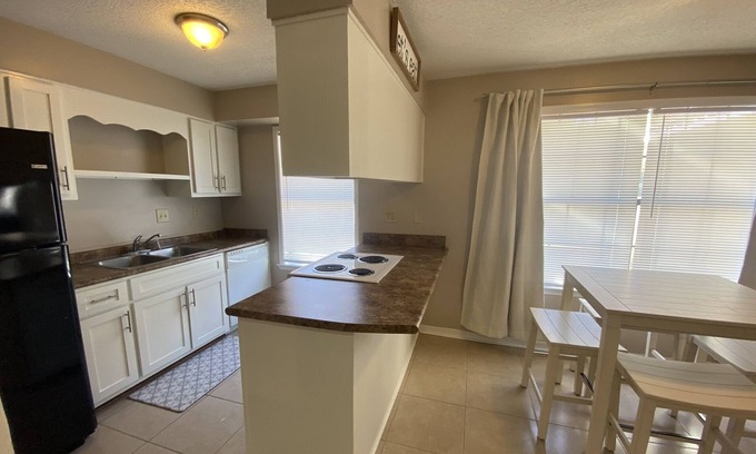 Crestview House | Ideal Location: Family-Friendly 3 Bedroom Near Beaches