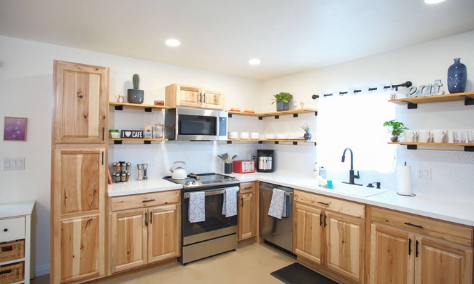 Palo Verde House | Prime Tucson Getaway Near U of A, Shops & Dining