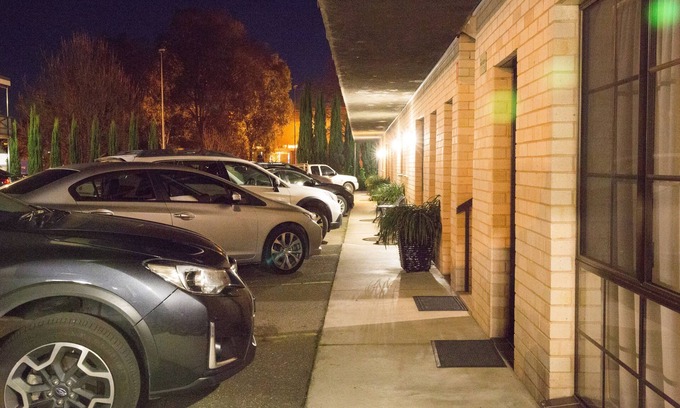 Wagga Wagga Hotel | Top-Rated Centralpoint Motel with Breakfast & Family Amenities