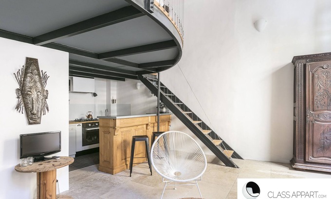 Montpellier City-Centre Apartment | Historic Centre Retreat with Terrace & Spa Amenities