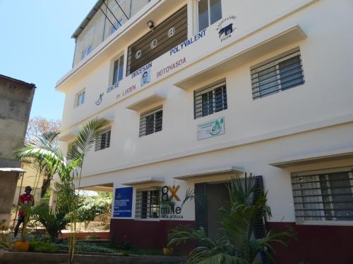 Antsiranana Bed & Breakfast | Budget-Friendly Centre Lucien Botovasoa with Breakfast & Kitchen