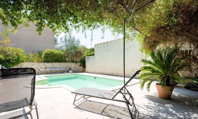 Nyons House | Relax at Centre Nyons: Pool, Spa & Family-Friendly Stay