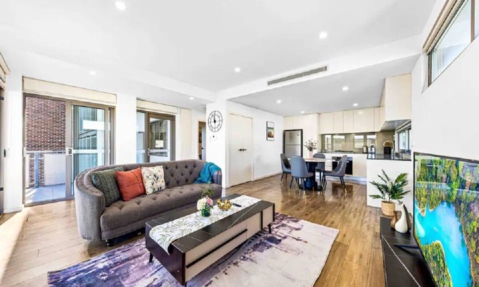 Newtown Apartment | Central Newtown 1 BED Apartment: A Family-Friendly Retreat