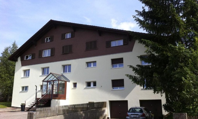 Les Genevez House | Guest Rated: 10/10 at Centre Orchidée Muller Hotel