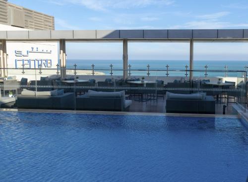Corniche Hotel | Elegant Centro Corniche Al Khobar by Rotana with Ocean Views