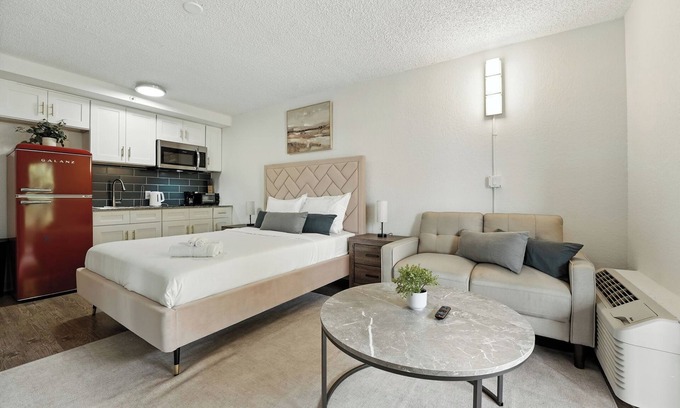 St. Johns Apartment | Centro Flats 614 I Comfy and Spacious studio