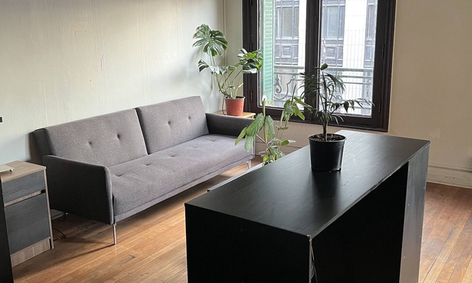 Independencia Apartment | Explore Centro Histórico de Stgo in a Family-Friendly Duplex