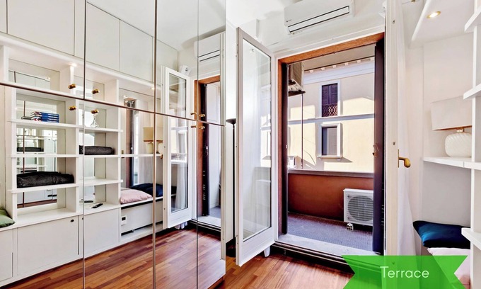 Borgonuovo Apartment | Centro Piazza San Marco 1 Bright & Central Apar