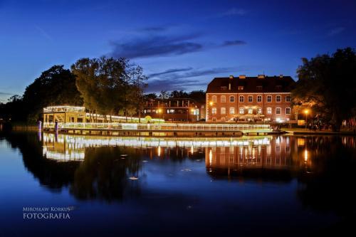 Szczecinek Hotel | Elegant Centrum Konferencyjne Zamek with Oceanfront Views