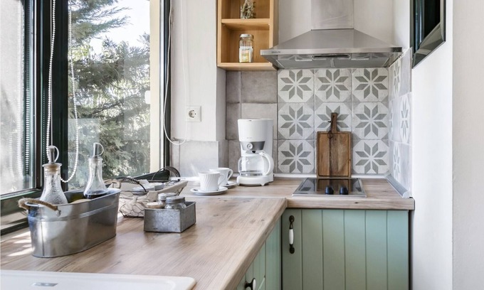 Skripero House | Historic Guesthouse with Inviting Garden and Pet-Friendly Stay