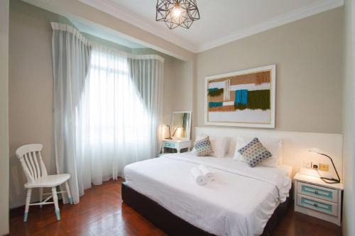 Kampung Sungai Nibong Apartment | Elegant Century Bay Private Residences with Pool & Hot Tub