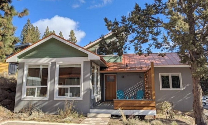 Westbrook Meadows House | Bright Century Chalet - Perfect Location for Families!