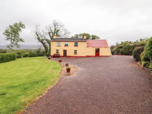 Sneem House | Discover Ceol Na N'ean: Pet-Friendly Retreat with 9.3 Rating