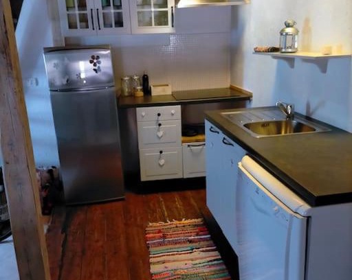 Villair-Amerique House | Discover Ceraclo: Pet-Friendly Retreat for Budget Travelers
