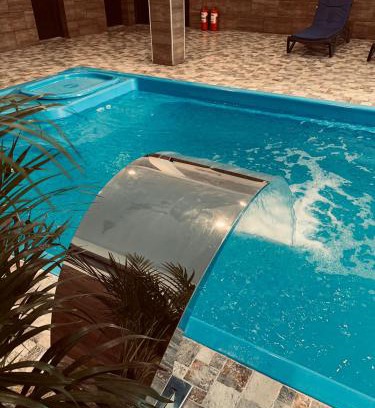 Rasnov Hotel | Relaxing Cerbul Chalét: Wellness Retreat with Ocean Views