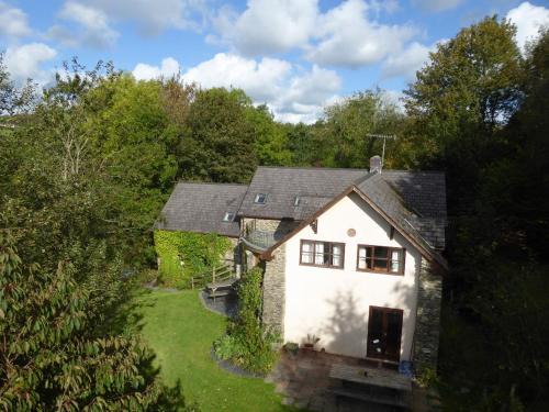 Llangeler House | Pet-Friendly Ceridwen Holiday Home with Hot Tub & Breakfast