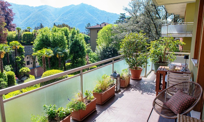 Cernobbio Apartment | Inviting Cernobbio Garden View with Kitchen & Breakfast