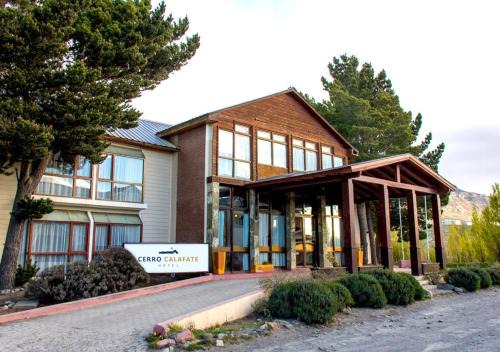 Macrozona Meseta Cerro Calafate Hotel | Relax at Cerro Calafate Hotel with Pool and Spa Amenities