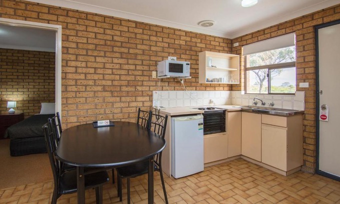 Cervantes Hotel | Discover Cervantes Pinnacles Motel: Family-Friendly Stay