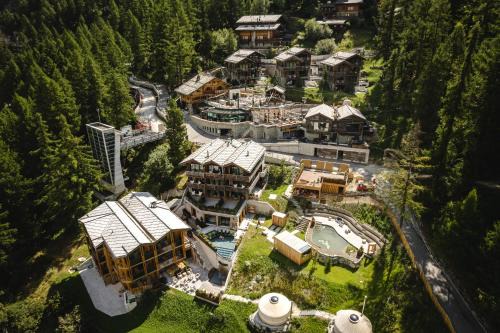Zermatt Hotel | Discover CERVO Mountain Resort - 5-Star Oasis with Ocean Views