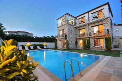 Cesme Bed & Breakfast | Experience Oceanfront Bliss at Cesme Elysium Hotel
