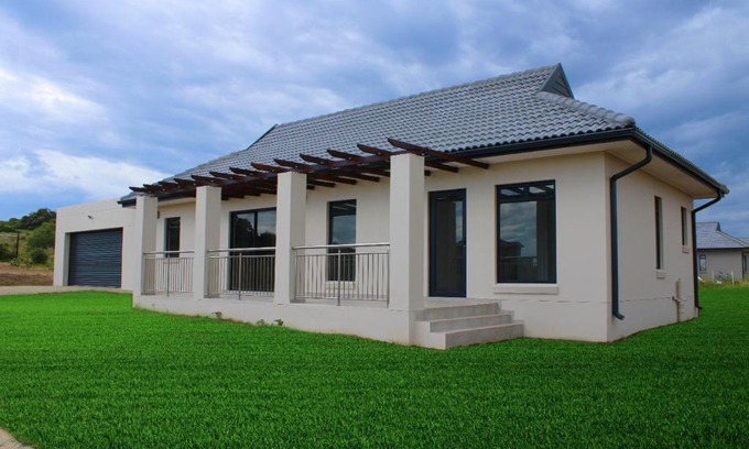 Kidd's Beach House | Inviting Cethon Beach Home: Pet & Child Friendly Retreat