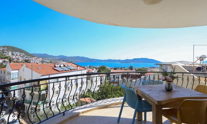 Kas Apartment | Oceanfront Ceylin Apart: Guest Rated 10/10 with Breakfast